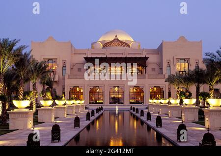 EMIRATES (UNITED ARAB EMIRATES) DUBAI. LUXURY LOBBY OF THE ROYAL MIRAGE HOTEL Stock Photo