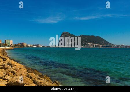 SPAIN. ANDALUSIA. SAN ROQUE.VIEW ON THE STRAITS OF GIBRALTAR, BRITISH OVERSEAS TERRITORY, LOCATED ON THE SOUTHERN END OF THE IBERIAN PENINSULA Stock Photo