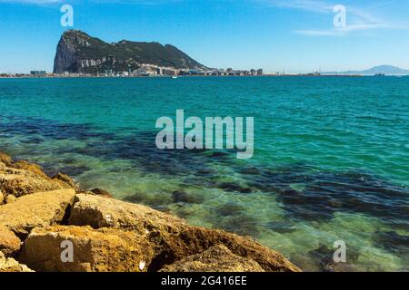 SPAIN. ANDALUSIA. SAN ROQUE.VIEW ON THE STRAITS OF GIBRALTAR, BRITISH OVERSEAS TERRITORY, LOCATED ON THE SOUTHERN END OF THE IBERIAN PENINSULA Stock Photo