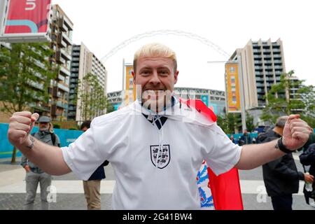 Wembley Stadium, London, UK. 18th June, 2021. 2021 European Football Championships, England versus Scotland; England fan with a Paul Gascoigne Euro 96 bleached hair style outside Wembley Stadium Credit: Action Plus Sports/Alamy Live News Stock Photo