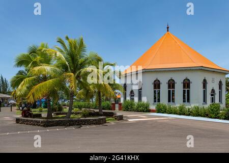 Coconut palms and Catholic Church Église de Saint Michel in Papetoai, Moorea, Windward Islands, French Polynesia, South Pacific Stock Photo