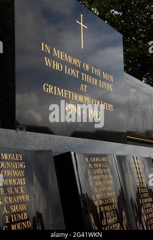 Memorial to coalminers who died at Grimethorpe Colliery, Grimethorpe village, South Yorkshire, UK. Stock Photo