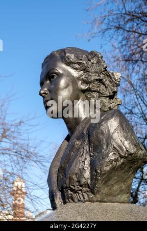 Statue of Violette Szabo in London Stock Photo