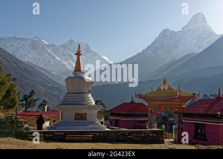 Choerten in the monastery Tengboche in front of Everest, Lhotse and ama Dablam, Nepal, Solo Khumbu, Himalaya, Asia. Stock Photo