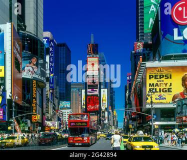 2006 HISTORICAL YELLOW TAXI CABS TIMES SQUARE MANHATTAN NEW YORK CITY USA Stock Photo