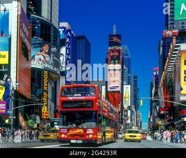 2006 HISTORICAL YELLOW TAXI CABS TIMES SQUARE MANHATTAN NEW YORK CITY USA Stock Photo