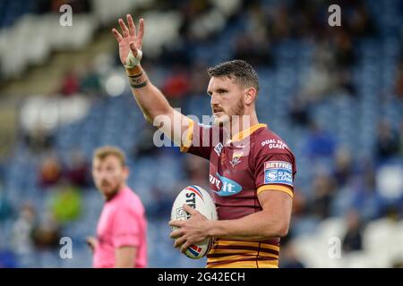 Huddersfield, UK. 18 June 2021 -Lee Gaskell (6) Captain of Huddersfield Giants during the Rugby League Betfred Super League  Huddersfield Giants vs Salford Red Devils at John Smith's Stadium, Huddersfield, UK  Dean Williams/Alamy Live News Stock Photo