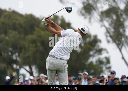 San Diego, USA. 17th June, 2021. Dustin Johnson on the 7th tee during the second round of the 2021 U.S. Open Championship in golf at Torrey Pines Golf Course in San Diego, California, USA on June 18, 2021. Credit: J.D. Cuban/AFLO/Alamy Live News Credit: Aflo Co. Ltd./Alamy Live News Stock Photo