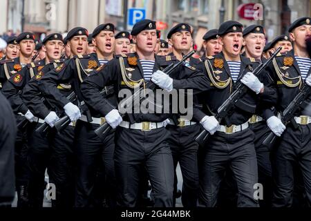 Russia, Vladivostok, 05/09/2018. Armed marines in dress uniform with machine guns on parade on annual Victory Day on May 9. Holi Stock Photo