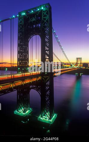 2006 HISTORICAL GEORGE WASHINGTON BRIDGE (©CASS GILBERT 1931) HUDSON RIVER MANHATTAN NEW YORK CITY USA Stock Photo