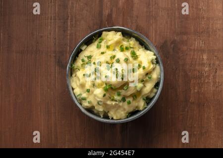 Pomme puree, an overhead photo of a bowl of mashed potatoes with herbs, shot from the top Stock Photo