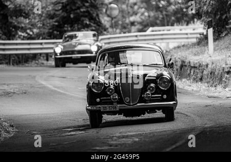 Orvieto, Italy. 18th June, 2021. A 1957 Lancia Aurelia B20 GT 2500 arriving at Orvieto. Credit: Stephen Bisgrove/Alamy Live News Stock Photo