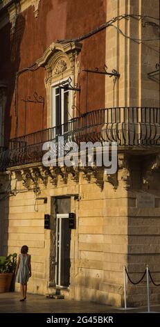 ITALY. SICILY. SYRACUSE. ORTYGIA ISLAND. DUOMO SQUARE Stock Photo