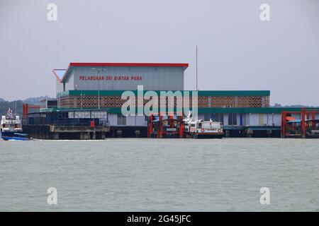 Tugboat sailing in the sea. Tugboat making maneuvers, Tanjung Pinang Riau Islands Stock Photo