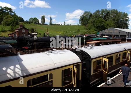 Severn Valley Railway, Bridgnorth Station, Shropshire. 4th June 2021. Steam train, passenger carriages, platforms and buildings at Bridgnorth Station. Stock Photo