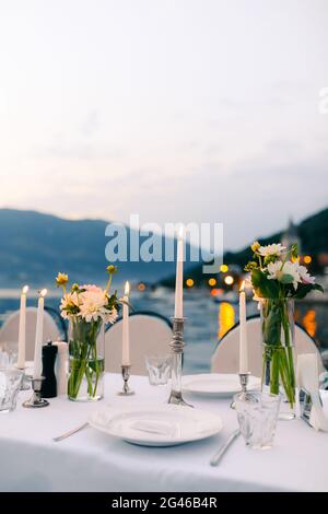 Plates at the wedding banquet. Table setting. Wedding decoration Stock Photo