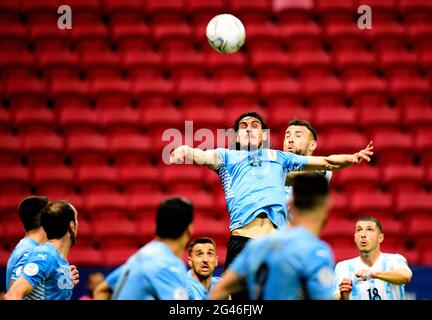 BRASILIA, BRAZIL - JUNE 18: Edinson Cavani of Uruguay head the ball against Nicolas Otamendi of Argentina ,during the match between Argentina and Uruguay as part of Conmebol Copa America Brazil 2021 at Mane Garrincha Stadium on June 18, 2021 in Brasilia, Brazil. (Photo by MB Media) Stock Photo