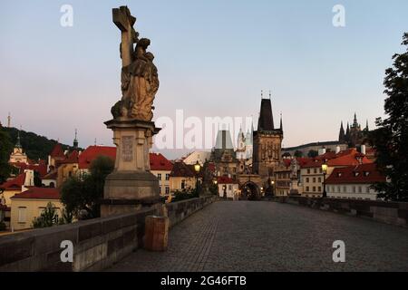 The famous Charles Bridge (Karluv Most) at sunrise in Prague, Czech Republic Stock Photo
