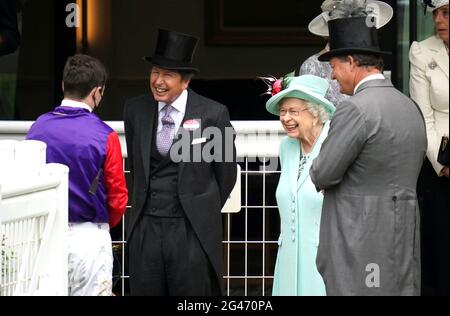 Queen Elizabeth II and racing manager John Warren (centre left) speak with jockey Oisin Murphy during day five of Royal Ascot at Ascot Racecourse. Picture date: Saturday June 19, 2021. Stock Photo