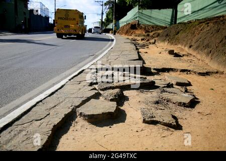 salvador, bahia, brazil - june 18, 2021: deanified sidewalk causing risk of accident for pedestrians in the city of Salvador. *** Local Caption *** Stock Photo