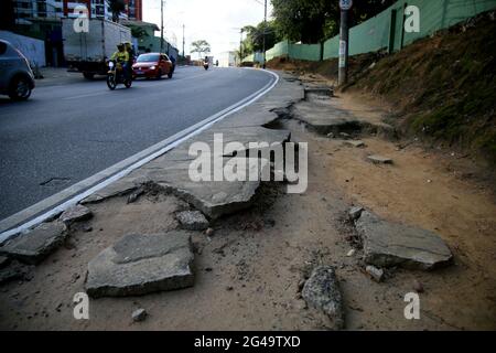 salvador, bahia, brazil - june 18, 2021: deanified sidewalk causing risk of accident for pedestrians in the city of Salvador. *** Local Caption *** Stock Photo