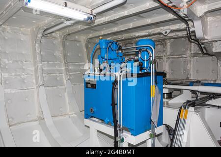 Der Maschinenraum einer mit Strom angetriebenen Personenfähre in der Kieler Förde Stock Photo