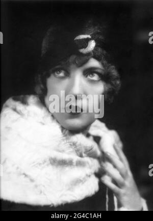 MARION DAVIES circa 1927  Portrait by RUTH HARRIET LOUISE publicity for Metro Goldwyn Mayer Stock Photo