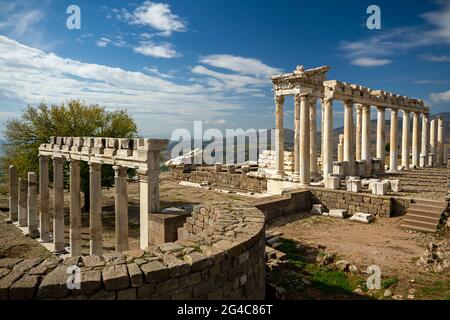 View over the remains of the Roman city of Pergamum known also as Pergamon in Turkey Stock Photo