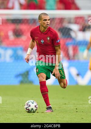 Munich, Germany. 19th June, 2021. PEPE, Por 3 in the Group F match PORTUGAL, Germany. , . in Season 2020/2021 on June 19, 2021 in Munich, Germany. Credit: Peter Schatz/Alamy Live News Stock Photo