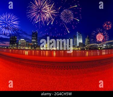 2006 HISTORICAL DOWNTOWN SKYLINE PITTSBURGH PENNSYLVANIA USA Stock Photo