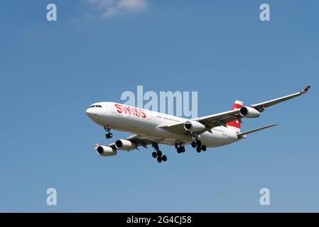 Swiss Airbus A340 airliner jet plane HB-JMC coming in on finals to land at London Heathrow Airport, UK. Swiss International Air Lines wide body plane Stock Photo