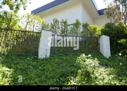 Beverly Hills, California, USA 20th June 2021 A general view of atmosphere of actor Warren Beatty, actor/comedian Eddie Murphy and singer/musician Prince Former home/house on June 20, 2021 in Beverly Hills, California, USA. Photo by Barry King/Alamy Stock Photo Stock Photo
