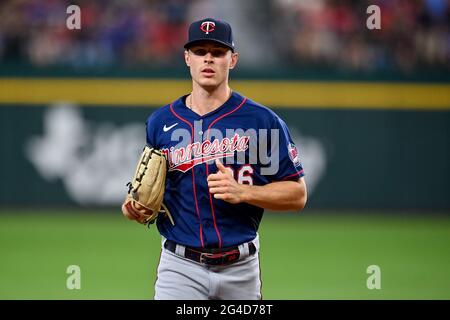 Arlington, Texas, USA. 19th June, 2024. New York Mets pitcher Drew ...