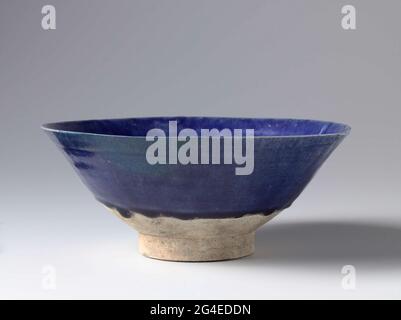 . Come from quartz frying goods, decorated with a bond with ingrangled tendrils and curl forms and covered with a monochrome blue alkalilation. Stock Photo