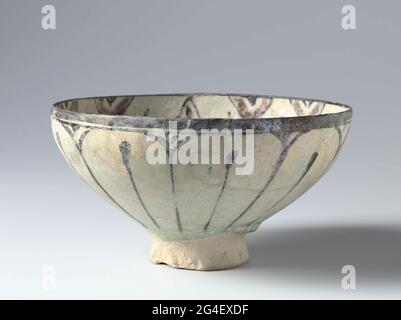. Come from quartz frying goods, decorated with sludge and colors under transparent alkali acid. On the bottom a stylized flower and on the inner edge four times the same kind of flower, separated by tendrils and curl. Stock Photo
