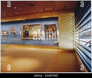 Interior Rijksmuseum Schiphol, 2003. In the context of the commemoration of the establishment of the Dutch East India Company (VOC), the Rijksmuseum Amsterdam Schiphol showed a number of works that could be seen in the main building at the exhibition from 8 April 2003 to 4 August 2003 The Dutch encounter with Asia, 1600-1950. The exhibition at the airport was shown in addition to the permanent presentation of Dutch masters from the Golden Age. Negative strip F7025 contains comparable recordings. Stock Photo