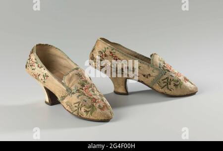 Cream colored women's shoes discount