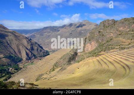 Walled terraces in the Inca ruin complex, Pisac, Cusco region, Urubamba province, Peru Stock Photo