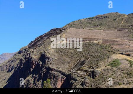 Walled terraces in the Inca ruin complex, Pisac, Cusco region, Urubamba province, Peru Stock Photo