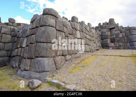 Fortress walls in the Inca ruins Sacsayhuaman, detail, Cusco, Peru Stock Photo