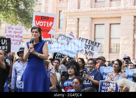 Luci Baines Johnson, daughter of U.S. President Lyndon B. Johnson addresses the crowd at the For The People Rally in front of the Texas Capitol building in Austin, Texas, USA, on June 20, 2021. The rally is in support of the For the People Act, which is a bill in the United States Congress. The For The People Act is intended to change campaign finance laws to reduce the influence of money in politics, expand voting rights, create new ethics rules for federal officeholders and limit partisan gerrymandering. (Photo by Carlos Kosienski/Sipa USA) Stock Photo