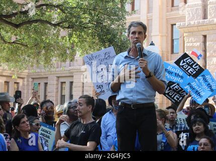 Austin, USA. 20th June, 2021. Beto O' Rourke addresses the crowd at the For The People Rally in front of the Texas Capitol building in Austin, Texas, USA, on June 20, 2021. The rally is in support of the For the People Act, which is a bill in the United States Congress. The For The People Act is intended to change campaign finance laws to reduce the influence of money in politics, expand voting rights, create new ethics rules for federal officeholders and limit partisan gerrymandering. (Photo by Carlos Kosienski/Sipa USA) Credit: Sipa USA/Alamy Live News Stock Photo