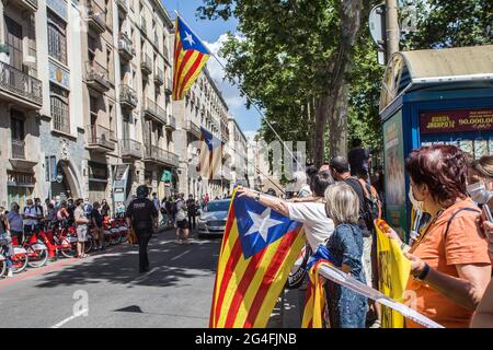 June 21, 2021, Barcelona, Catalonia, Spain: Protesters are seen displaying Catalan independence flags for cars arriving at the Gran Teatre del Liceu (Great Theater of the Lyceum).Hundreds of Catalan independentistas have demonstrated this Monday, June 21, in Las Ramblas in Barcelona, in front of the Gran Teatre del Liceu (Great Theater of the Lyceum), shielded by many policemen, to protest the visit of the President of the Spanish Government, Pedro Sanchez, who has held a conference entitled ''Reunion: a project for the future for all of Spain'', with the expectation of an imminent granting of Stock Photo