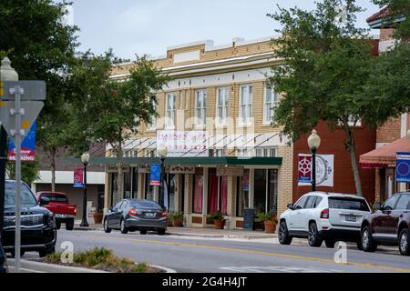 Sebring, FL, USA - June 18, 2021: Photo of local shops in Sebring FL USA Stock Photo