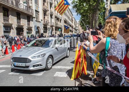 Protesters are seen displaying Catalan independence flags for cars arriving at the Gran Teatre del Liceu (Great Theater of the Lyceum) during the demonstration.Hundreds of Catalan independentistas have demonstrated in Las Ramblas in Barcelona, in front of the Gran Teatre del Liceu (Great Theater of the Lyceum), shielded by many policemen, to protest the visit of the President of the Spanish Government, Pedro Sanchez, who has held a conference entitled 'Reunion: a project for the future for all of Spain', with the expectation of an imminent granting of pardons for the independence leaders in pr Stock Photo
