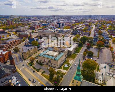 Aerial view of Worcester Art Museum at 55 Salisbury Street and downtown Worcester skyline at the background in fall in Massachusetts MA, USA. Stock Photo