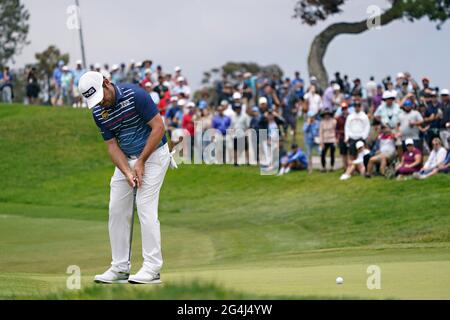 San Diego, United States. 21st June, 2021. Louis Oosthuizen of South Africa, hits a putt on the 5th green in the final round at the 121st US Open Championship at Torrey Pines Golf Course in San Diego, California on Sunday, June 20, 2021. Photo by Richard Ellis/UPI Credit: UPI/Alamy Live News Stock Photo