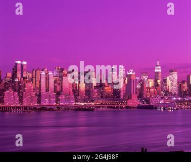 2010 HISTORICAL MIDTOWN SKYLINE HUDSON RIVER MANHATTAN NEW YORK CITY USA Stock Photo