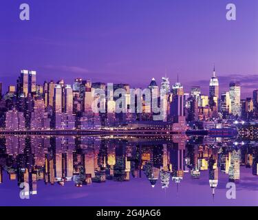 2010 HISTORICAL MIDTOWN SKYLINE HUDSON RIVER MANHATTAN NEW YORK CITY USA Stock Photo