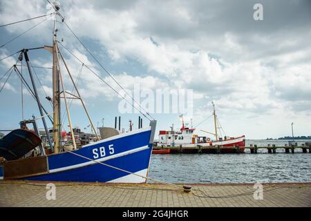 Fehmarn, Germany. 20th June, 2021. Two fishing boats lie in a pier in the Burgstaaken municipal harbour. The harbour basin is to be dredged to a depth of five metres so that the small harbour becomes competitive again. (to dpa 'Fehmarn wants to deepen Burgstaaken municipal harbour') Credit: Gregor Fischer/dpa/Alamy Live News Stock Photo